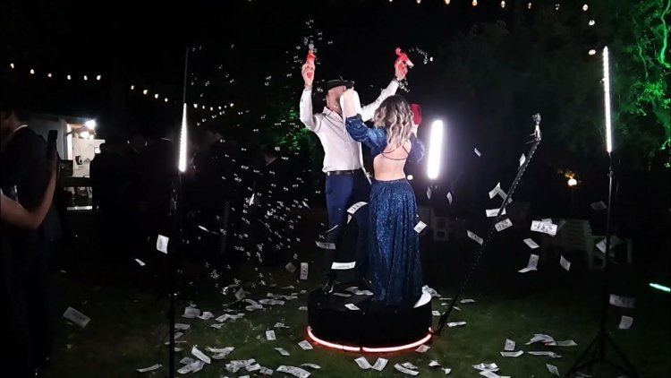 Why Video Booths Are the New Trend in Wedding Entertainment